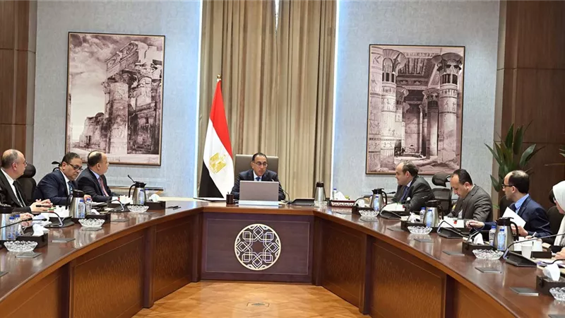 رئيس الوزراء يتابع موقف تطبيق منظومة الشحن المسبق