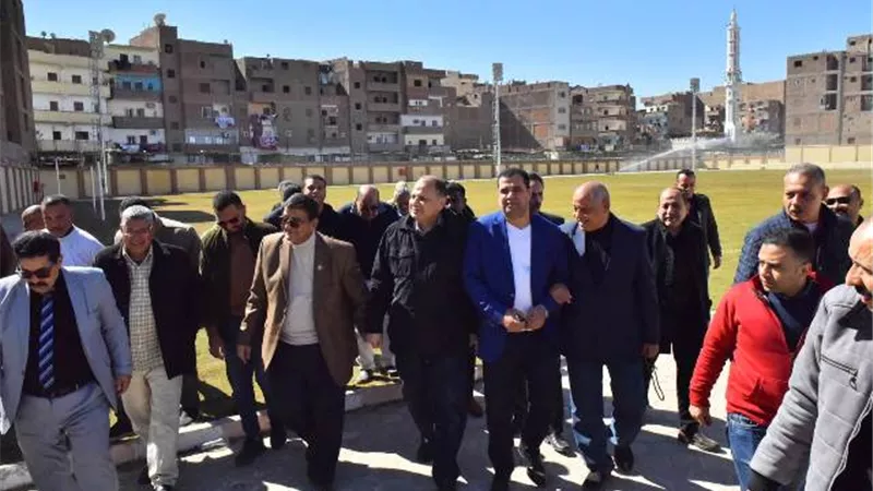 محافظ أسيوط يتفقد الأعمال الجارية بمشروع مركز شباب منفلوط