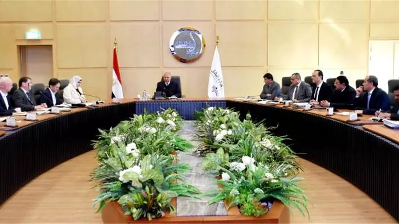 الوزير يتابع تقدم اعمال تنفيذ الخط الأول للقطار الكهربائي السريع