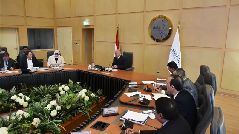 وزير النقل يتابع اعمال تنفيذ الخط الأول للقطار الكهربائي السريع
