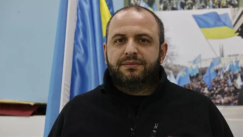 وزير الدفاع الأوكراني يعلن إعفاء قائد القوات المسلحة من منصبه
