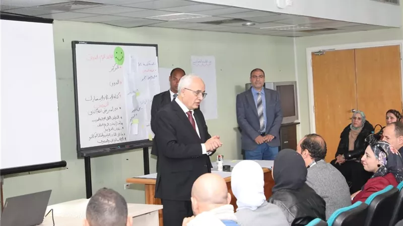 وزير التعليم يتفقد تدريبات مديري المبادرة الرئاسية