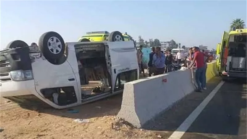 إصابة 5 أشخاص إثر انقلاب ميكروباص فى منشأة القناطر