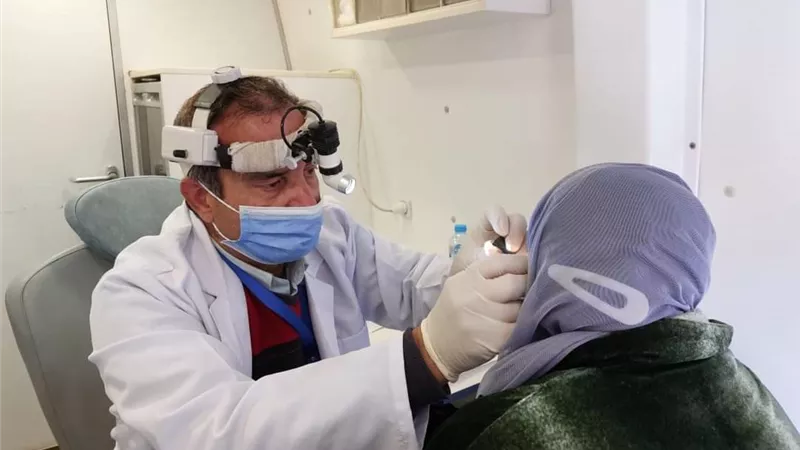 علاج ١٣٥٣ مواطنا بالمجان في قافلة طبية بدمياط