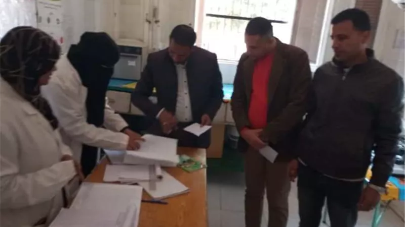إحالة ١٧ موظف للتحقيق وإزالة التعديات بمركز المنيا