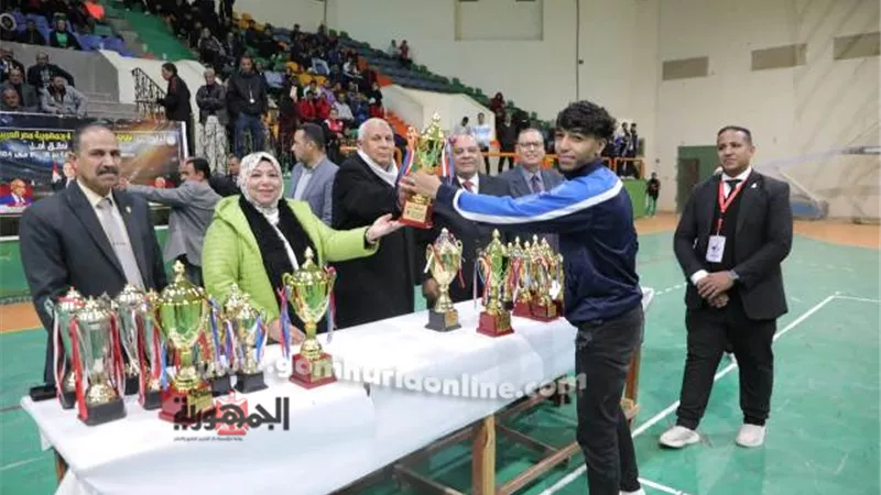 محافظ الوادى الجديد يتوج أبطال المدارس الرياضية فى بطولةالجمهورية