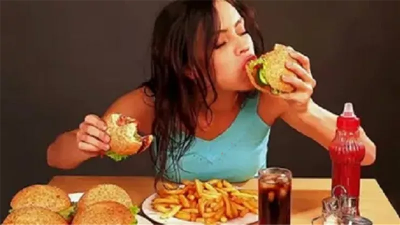 منها قلة السوائل في الجسم .. أسباب عدم الشعور بالشبع