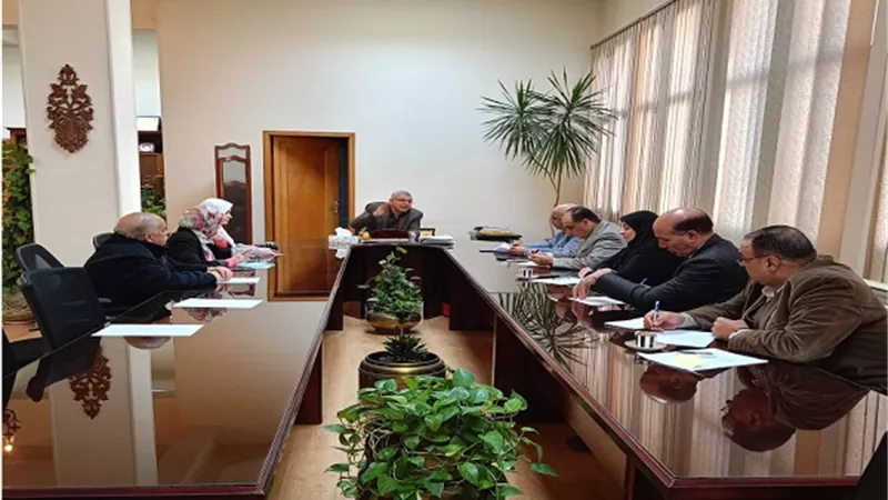 رئيس جامعة الزقازيق يناقش الخطة الاستراتيجية للقطاعات والإدارات المختلفة