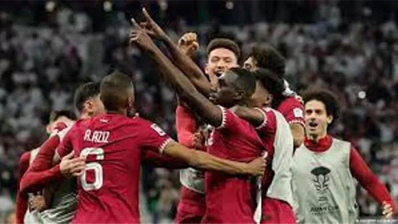 المعز على يقود منتخب قطر أمام الأردن بنهائى كأس آسيا