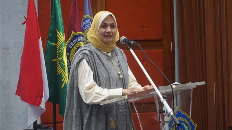 د نهلة الصعيدي لطلاب جامعة محمدية سورابايا الأفضلية بالتقوي