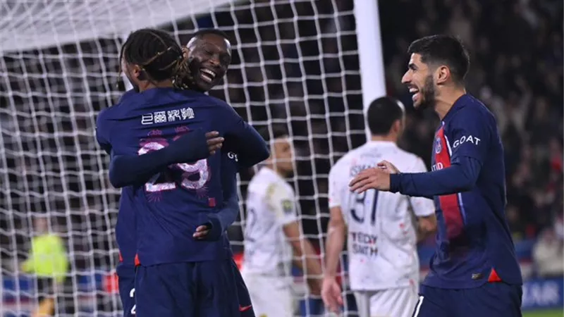 باريس سان جيرمان يتخطي ليل بثلايثة ويبتعد بصدارة الدورى الفرنسي