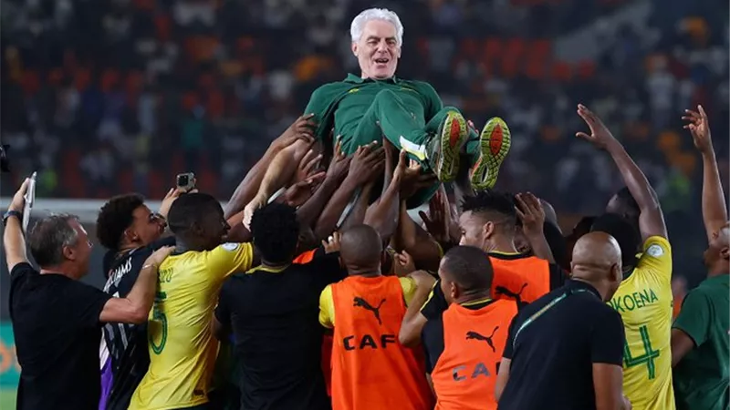 شاهد احتفالات لاعبي منتخب جنوب أفريقيا بعد فوزهم بالمركز الثالث