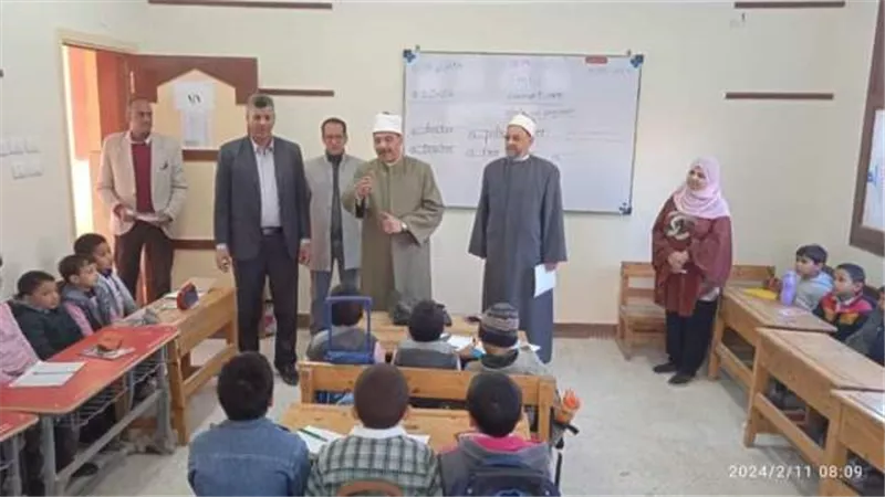 رئيس منطقة سوهاج الأزهرية يتابع انتظام الدراسة