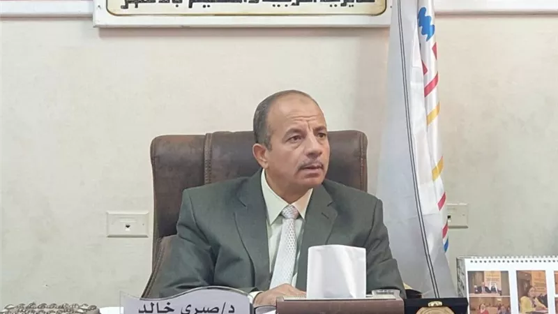 وكيل وزارة التعليم بالأقصر يلتقى الطلاب المشاركين بورش عمل