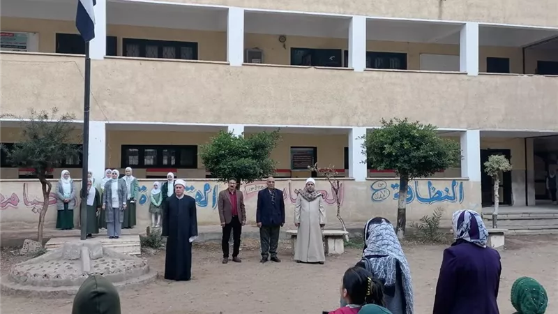 الجنيدى يشهد طابورالصباح بمعهد فتيات الزقازيق الابتدائى