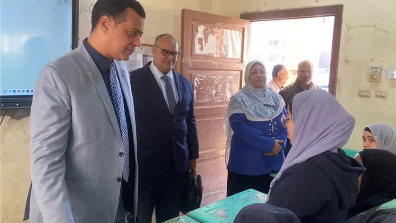 وكيل وزارة التعايم بقنا يتفقد مدرسة الثانويه بنات بقنا
