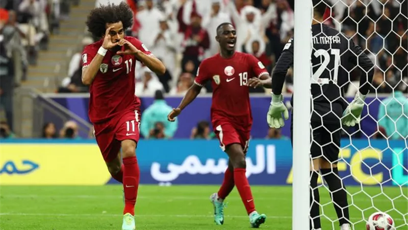أكرم عفيف يحصد جائزة هداف كأس أمم آسيا 2023 .. فيديو
