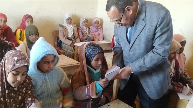 محافظ شمال سيناء يتفقد انتظام الدراسة في مدارس رفح