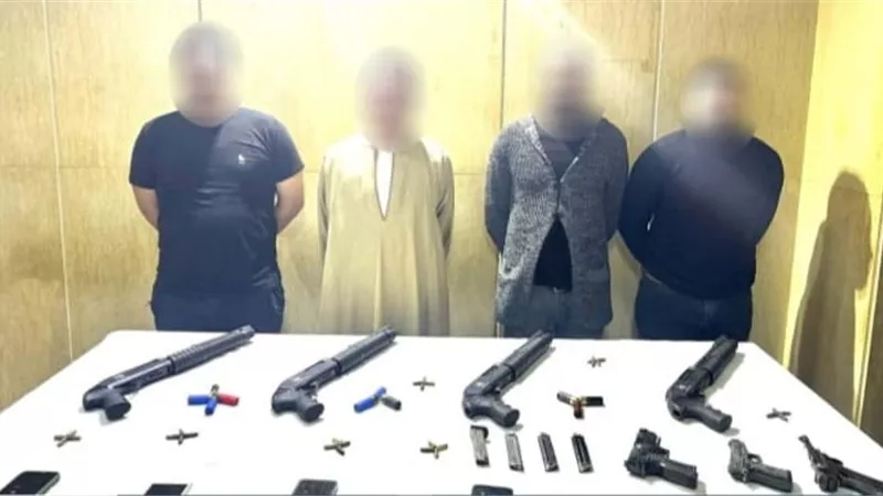 بنادق وطبنجات.. ضبط عصابة الاتجار في الأسلحة بالجيزة