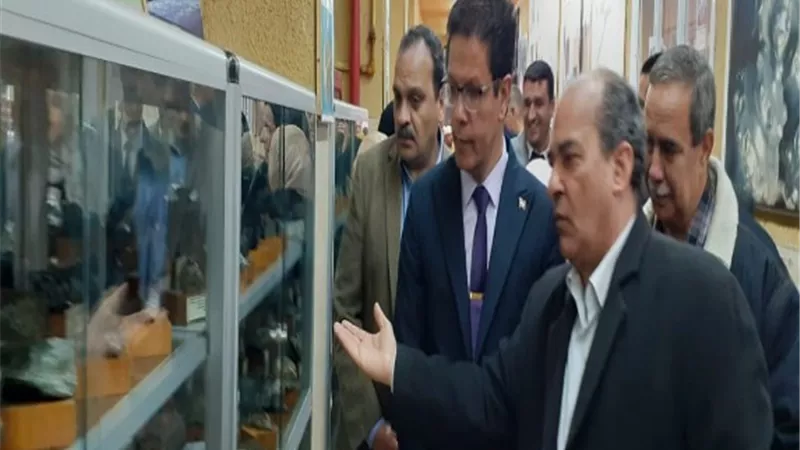 رئيس جامعة بنها يتفقد كلية العلوم في اول يوم دراسي