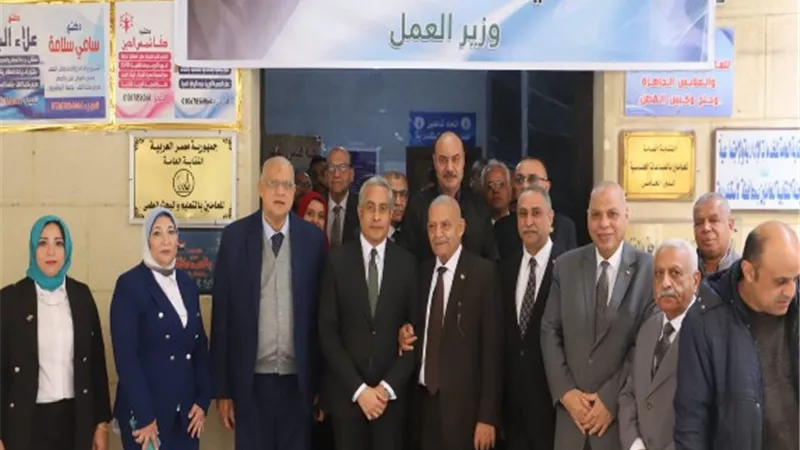وزير العمل يلتقى قيادات اتحاد النقابات والعاملين بمديرية عمل الاسكندرية