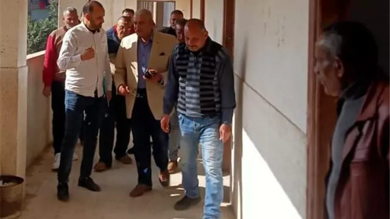 رئيس مدينة الزقازيق يفاجئ7وحدات محلية ويتابع الدراسة بطحلة