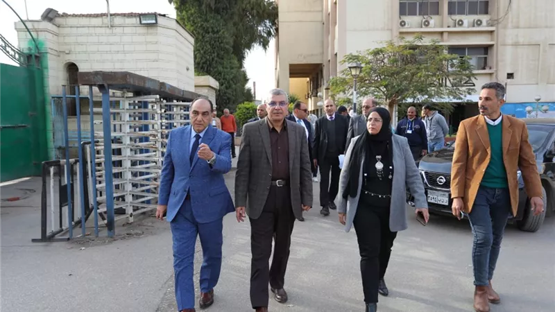 رئيس جامعة الزقازيق يعقد اجتماعاً لمتابعة خطة تطوير الحرم الجامعى