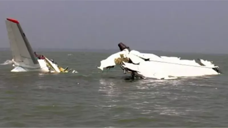 مصرع شخص في حادث سقوط طائرة على شاطئ جنوب المكسيك