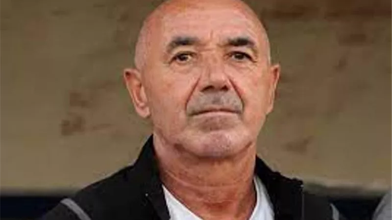 أزمة الزمالك مع باتشيكو مستمرة .. رفض الاجتماع مع مسئولى الأبيض وسافر