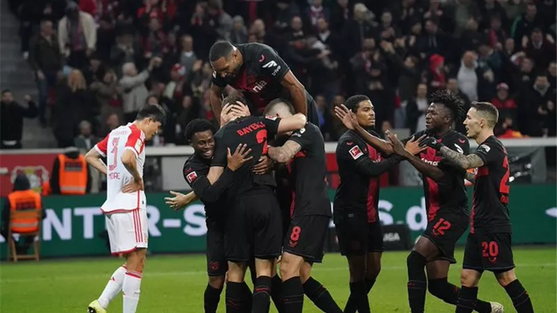 ليفركوزن يهزم بايرن ميونخ بثلاثية ويواصل صدارة الدورى الألماني