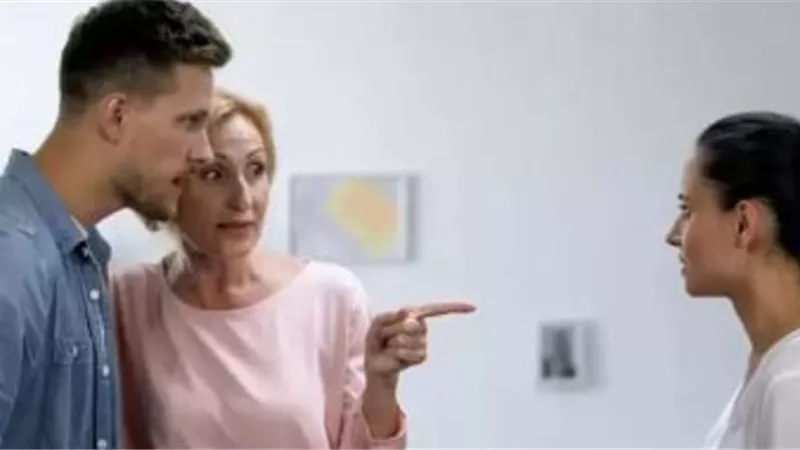سيدة عشرينية فى دعويى نفقة عدة ومتعة..طلقنى غيابيًا لإرضاء أمه