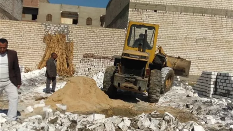 ازاله فوريه ل١٤ حالة تعدى على اراضى زراعية واملاك الدولة بالمنيا