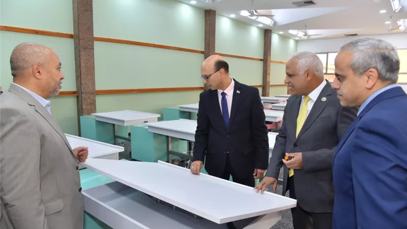 رئيس جامعة أسيوط يفتتح أعمال التجديد والتطوير بكلية الهندسة