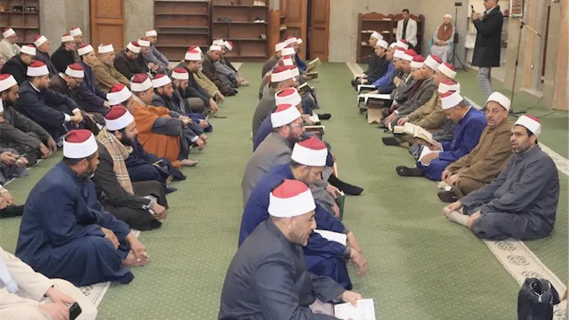 مدير أوقاف الفيوم يجتمع بالأئمة ويشدد على الاهتمام بالمساجد