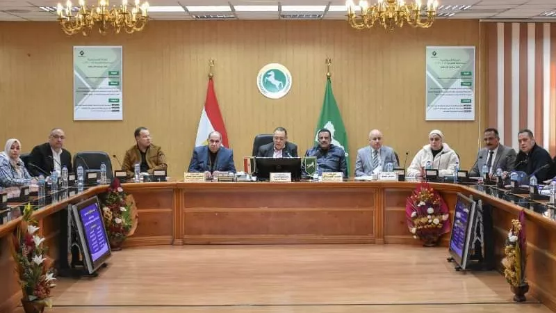 محافظ الشرقية يكلف بتوفير وظائف وسكن ومساعدات للأولى بالرعاية