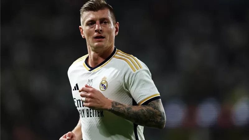 عملاق أوروبي يدخل في منافسة قوية للتعاقد مع نجم ريال مدريد
