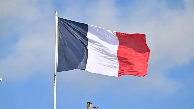 فرنسا تعلن إجلاء 42 شخصا من غزة