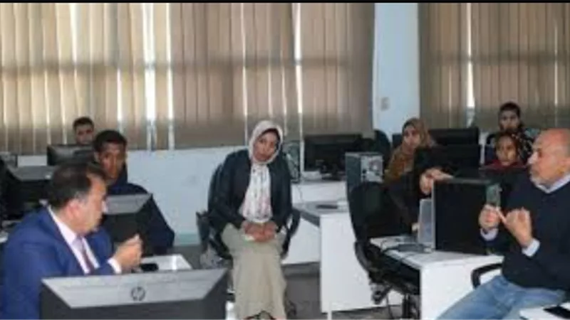 رئيس جامعة جنوب الوادي يلتقي بفريق مشروع الميكنة الالكترونية