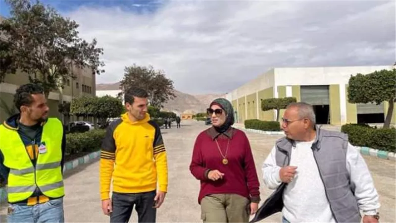 متابعة مخلوف لمرافق وخدمات منطقة عتاقة فى مدينة السويس الجديدة