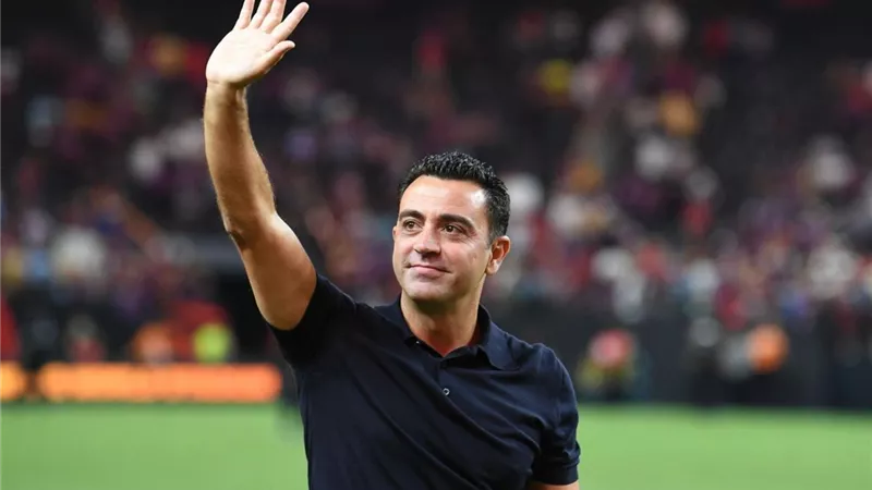 نابولي يهدد مصير تشافي مع برشلونة