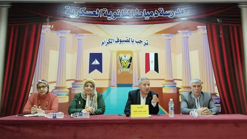 وكيل تعليم دمياط يناقش إجراءات سد العجز في هيئة التدريس