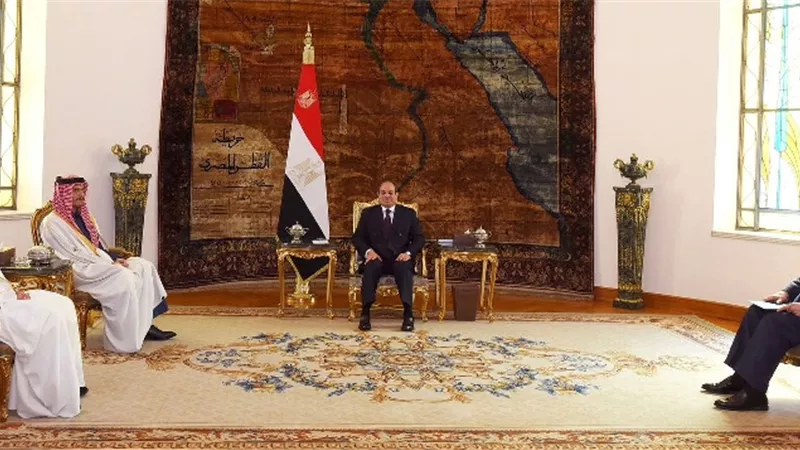الرئيس السيسي ورئيس الوزراء القطري يستعرضان الجهود الرامية للتوصل لوقف لإطلاق النار بقطاع غزة