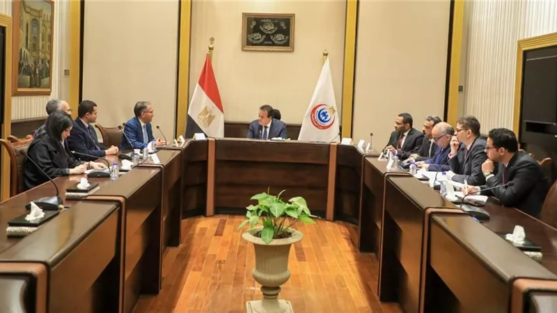 وزير الصحة يستقبل مؤسس الجمعية العالمية لزراعة كبد الأطفال