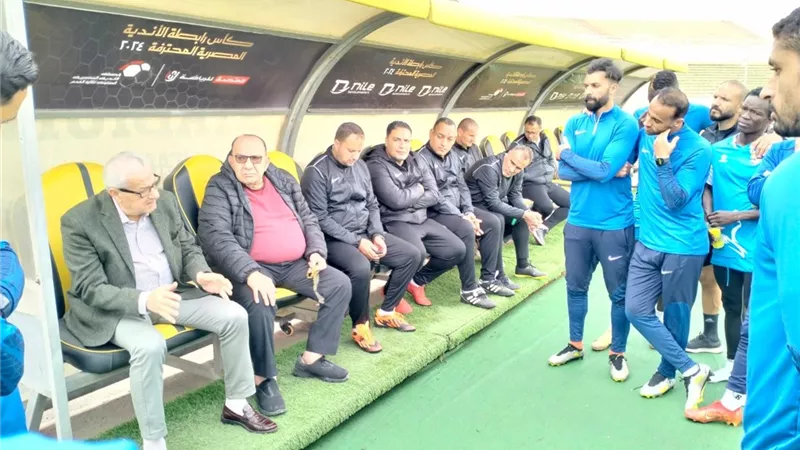 رئيس المقاولون العرب يحفز لاعبيه قبل مواجهة إنبي غدًا في الدورى