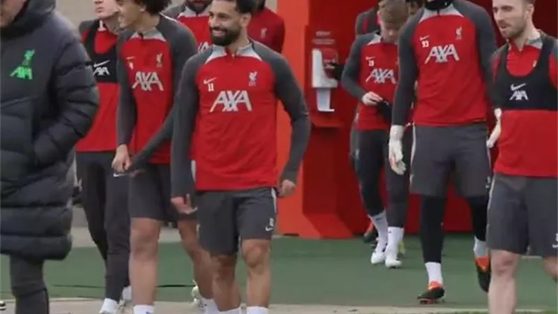 عودة محمد صلاح لتدريبات ليفربول بعد تعافيه من الإصابة.. فيديو وصور