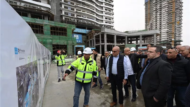 وزير الإسكان يتفقد مشروع أبراج الداون تاون بمدينة العلمين الجديدة