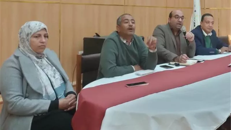 تفاصيل اجتماع قيادات جهاز سوهاج الجديدة بسكان المدينة.. بالصور