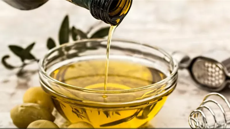 أضرار كثيرة.. نوعان من زيوت الطبخ يجب تجنبهما فورا