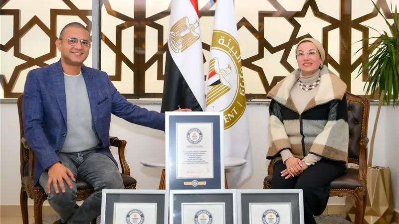 وزيرة البيئة تستقبل المغامر المصري على عبده