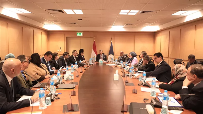 وزير السياحة يبحث سبل تطوير منتج السياحة النيلية في مصر
